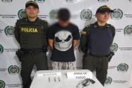 Domiciliaria para ‘balín’, joven hallado armado por las calles de Fresno