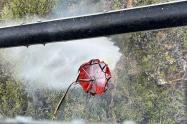 Fuerza Aérea ayudó a extinguir incendio forestal en zona rural entre Purificación y Prado