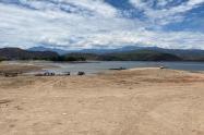 Cerca de 18.000 toneladas de peces en riesgo de morir ante el bajo nivel de agua de Betania en Huila