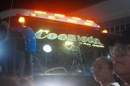 ¡Vandalismo! Cogieron a piedra bus de Coomotor que cubría la ruta Neiva – Bogotá