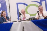Claudia Andrea Aristizábal, gerente regional de RCN Radio en el Tolima; Julián Parra, director de Nocturna RCN, y Ricardo Orozco, gobernador del Tolima.