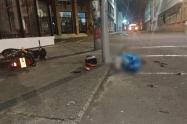 ¡Tragedia en el centro de Ibagué! Motociclista perdió la vida tras chocar violentamente contra un poste