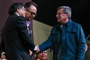 Gustavo Petro y negociadores del ELN