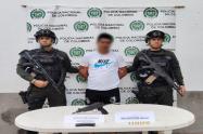 Andaba armado con una mini uzi y terminó capturado en el centro de Ataco