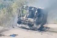 Bus se quemó por completo en Planadas y los pasajeros apenas lograron salir