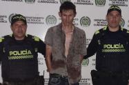 ¡Lo sorprendieron dándole brutal golpiza a su mujer en Flandes!