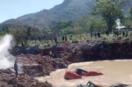 Operativo en Ataco deja destrucción y zozobra: maquinaria incinerada y tensión en aumento