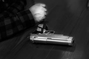 Se alista una medida para reglamentar el porte de armas de fuego.