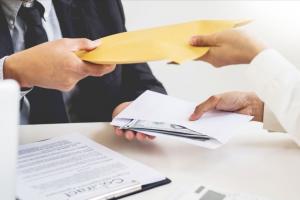 funcionarios que ejecutan recursos públicos