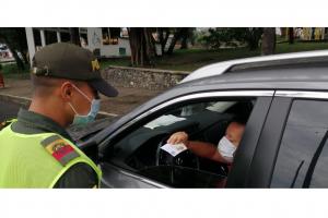 Policía hace controles en la Cuarentena