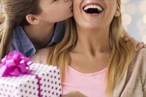 Cifras  indican que 97% de los ciudadanos celebra el día de la madre, gastando en promedio entre $100.000 y $200.000 pesos en obsequios