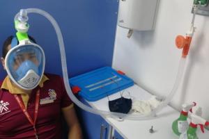 Se trata de una máscara de buceo full-face para ventilación no invasiva, la cual limita la presión de los pulmones