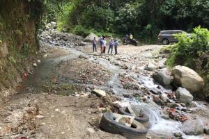 La comitiva del equipo técnico de la secretaría de Infraestructura y Hábitat, visitó varias zonas rurales del municipio de Chaparral