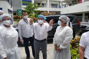 Ministro de Salud en El Espinal