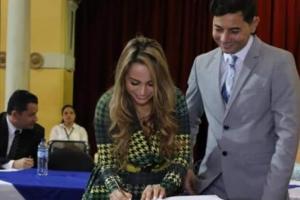 No era la primera vez que Yully Porras presentaba su carta de renuncia a la cartera administrativa de la administración Hurtado