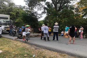 Bloqueada al vía que comunica a Ibagué con Rovira