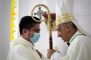 padre luis fernando aguirre hurtado