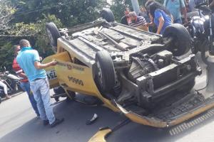 Taxi accidente pedregal