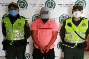 Lo capturaron por ‘pegarle’ a un agente ‘azul’ en el barrio Restrepo de Ibagué