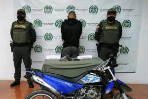 Iba a toda velocidad y armado por zona rural de Chaparral 