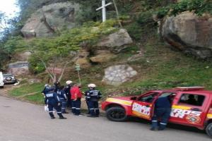 Organismos de emergencias de las dos municipalidades arribaron al lugar para atender la situación.