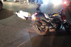 Choque múltiple de motociclistas dejó tres conductores lesionados en inmediaciones del puente del Topacio
