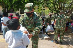 Ejército y Liceo Moderno Freinet entregaron ayudas humanitarias al Resguardo indígena Chenche Balsillas