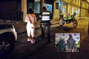 Venezolanos sacaron a una niña de 11 años de su casa 