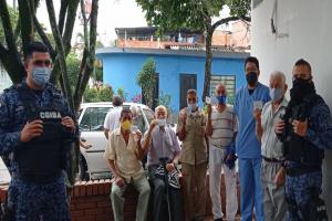 Vacunaron contra el Covid 19 a cinco adultos mayores en el COIBA de Picaleña