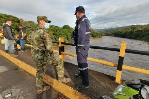 Continúa la  búsqueda de militar en aguas del Río Negro, en Íquira