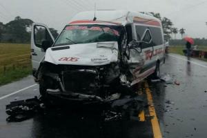 Cuatro heridos dejó choque de aerovans de Rápido Tolima y tractocamión en la vía Armero – Lérida