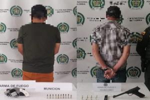 Con pistola y revolver capturaron dos sujetos en el norte del Tolima