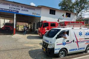 ¡Héroes sin capa! Bomberos evitaron que adolescente se lanzara de la torre de Homecenter