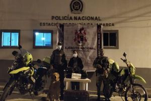 ¡Otra vez! Mujer fue detenida con 8.300 dosis de marihuana mediante puesto de control en Cajamarca