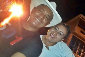 Pareja ibaguereña después de ser contratada para transportar alimentos hacia la Guajira 