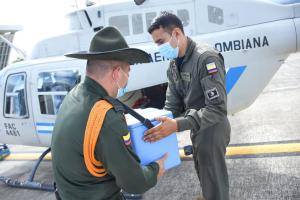 Fuerza Aérea y Policía continúan transportando vacunas contra el Covid 19 en el Tolima