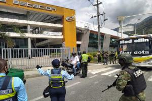 Controles al ingreso de Girardota, Antioquia.