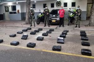 Incautaron tremendo alijo con 129 kilogramos de marihuana que movilizaba un sujeto en un vehículo en carreteras de Coyaima