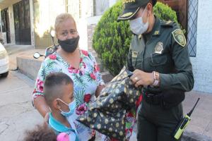 ¡Bonito gesto! Tras quedar en la calle debido al incendio en Villa Luces, la comunidad entrega ayudas