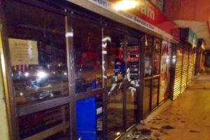 ¿Resistencia? Capuchos destrozaron vidrios de droguería y otros locales en la 42 con 4ª en Ibagué