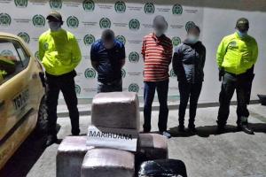 Cayeron tres personas con 34 kilogramos en ‘narcotaxi’ sobre el puente de la Variante en Ibagué