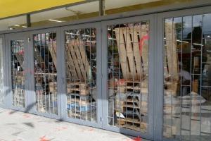 Capuchos también vandalizaron el Éxito de la 28 con Quinta en Ibagué