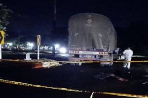 Adolescente murió arrollado por tractocamión en la glorieta Venus de El Espinal