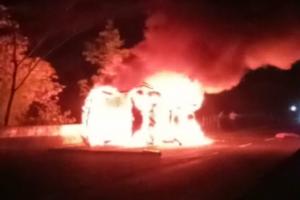 Se volcó e incendió bus con 36 pasajeros en la variante de Ibagué