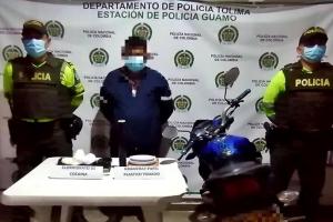 Le hicieron el pare a motociclista y le hallaron base de coca en el Guamo