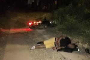 Golpearon y quemaron moto a delincuentes en Chucuní 