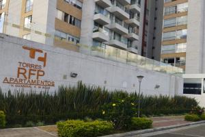 Investigan la caída de un hombre desde el piso 14 del edificio RFP en Ibagué