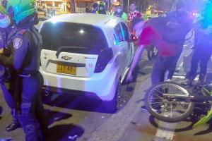 Borracho casi mata a un policía tras atropellarlo en el barrio Ambalá de Ibagué