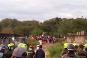 Autoridades realizan desalojo de invasores de Nueva Castilla