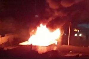 Incendio estructural en container de constructora frente al complejo policial de Picaleña